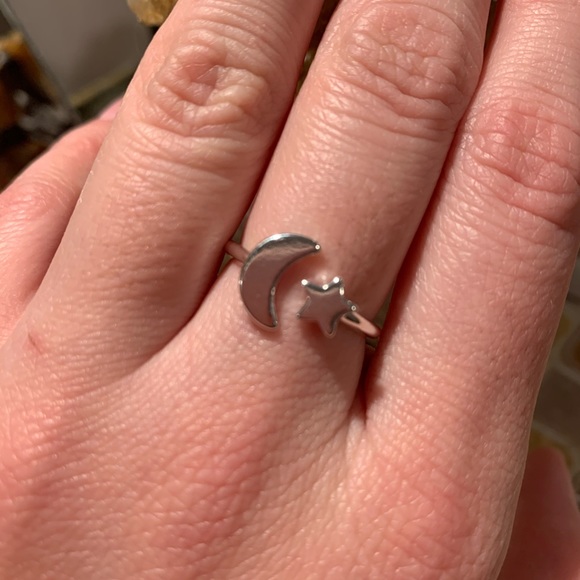 Ring - Picture 3 of 4